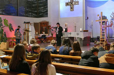 Firmvorbereitung mit Tauferinnerungsgottesdienst in St. Maria, Wolfhagen (Foto: Karl-Franz Thiede)